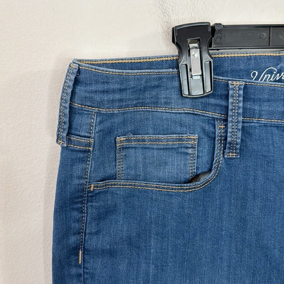 Universal Thread  Mediun Wash High Rise Skinny Denim  Jeans Size 32 - Picture 5 of 11